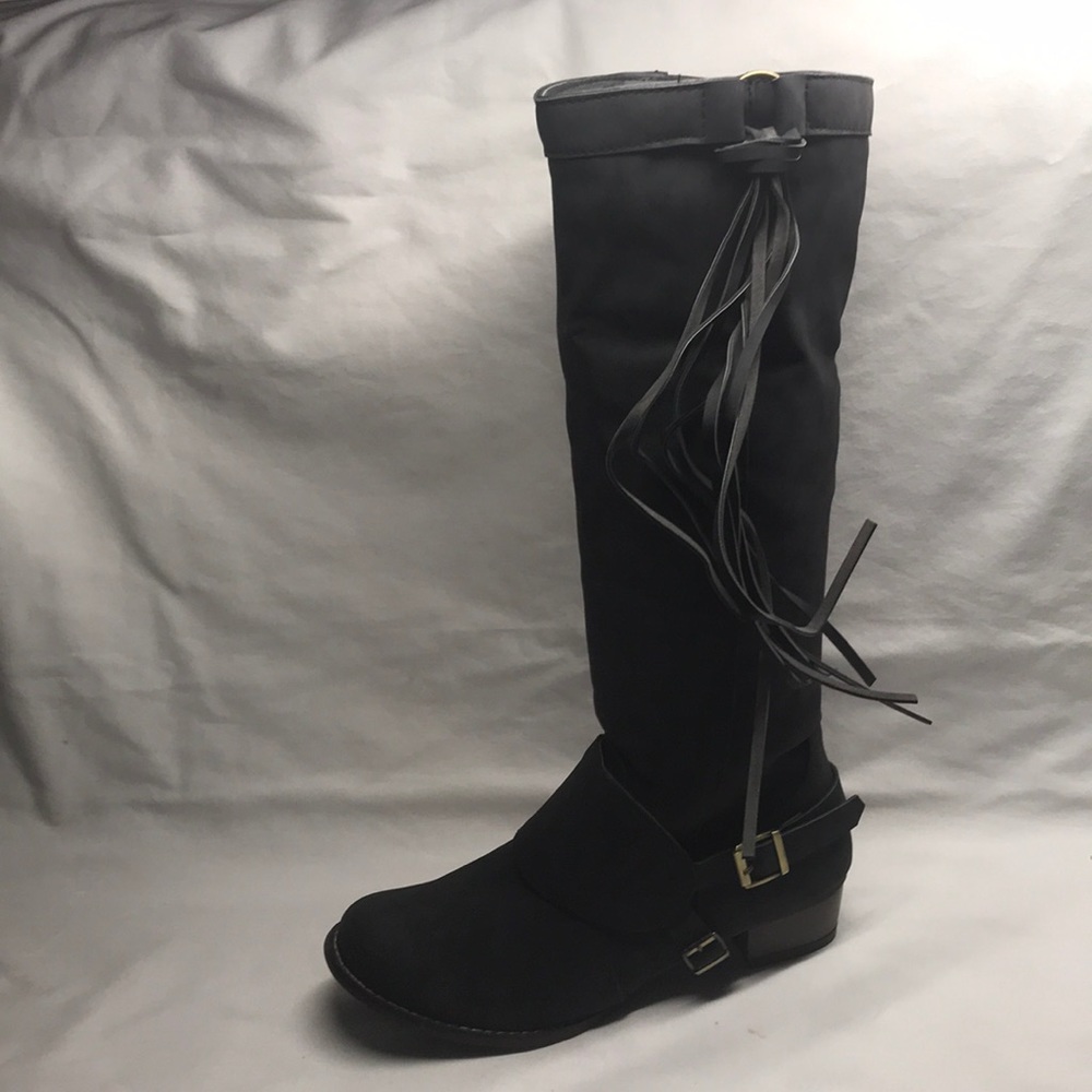 Black heeled boots